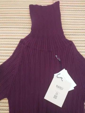 NARU 리브 터틀넥 오크