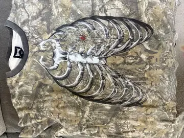 노 리미트 골격 디자인 T셔츠 카모플라쥬