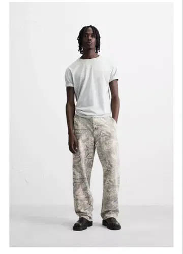 ZARA 추상 프린트 카펜터 팬츠