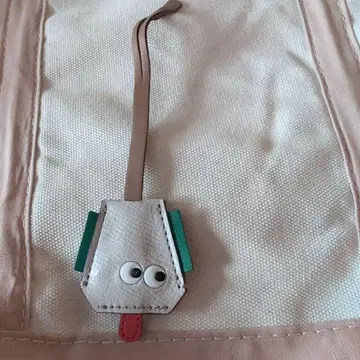 아냐 힌드마치 참