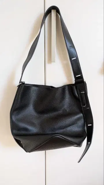 블랙 가죽 숄더백