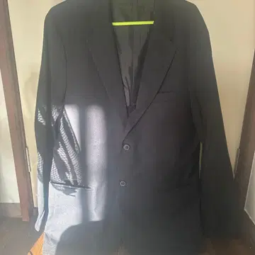 블랙 테일러드 자켓 내 포켓 부착