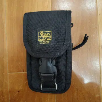 반 누이스 데지아나 격납고 케이스