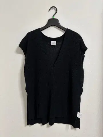 새상품급 coen 블랙 V넥 니트 베스트 코엔 블랙 올 시즌