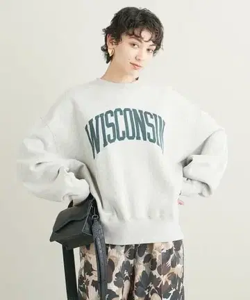 뷰티앤유스 코튼 속기모 칼리지 로고 맨투맨 풀오버