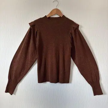 프릴 달린 브라운 니트 긴팔