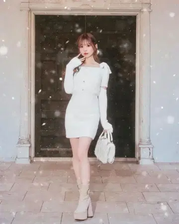 미셸 마카롱 택 포함 컷 슬리브 니트 원피스