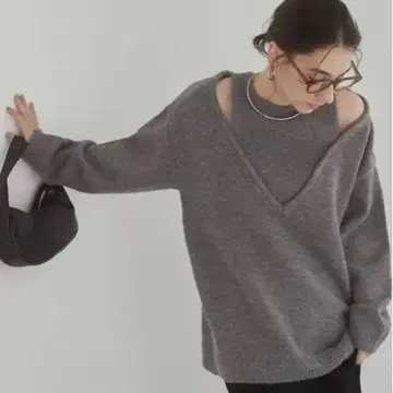 ANGIE 페이크 레이어드 V넥 니트