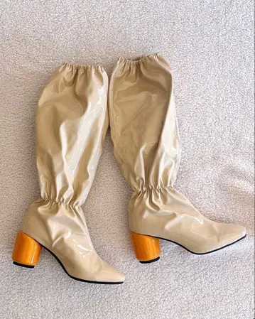 베이지 에나멜 부츠 오렌지 힐