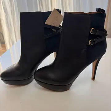 ZARA 버클 장식 블랙 부티