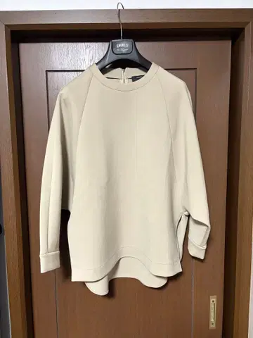 Theory 베이지 맨투맨 S 사이즈