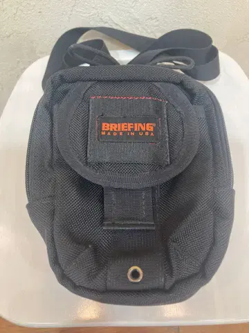 BRIEFING 블랙 숄더백