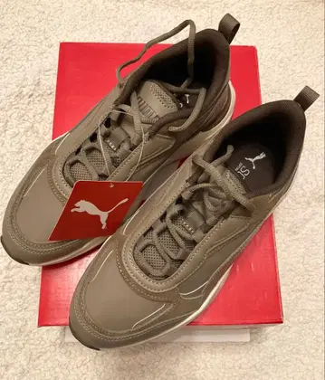 미사용 새상품 PUMA 카시아 스니커즈 23.5