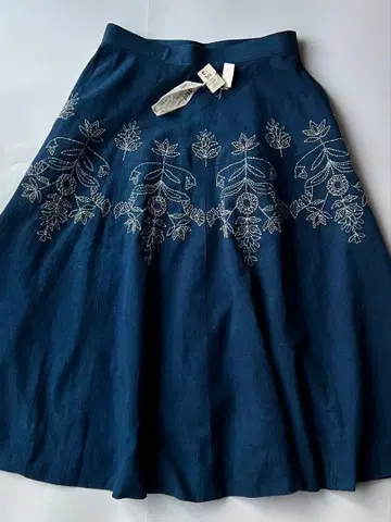 플레어 스커트 자수 네이비 나염 미사용