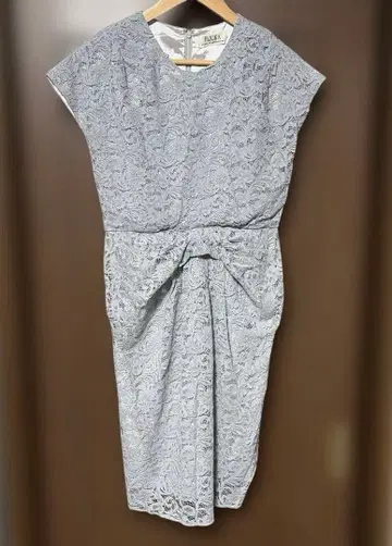 플리카 라이트 블루 그레이 레이스 슬리브리스 원피스