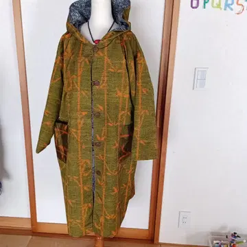 올리브 그린 후드 부착 롱 코트