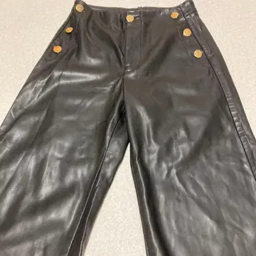 ZARA 블랙 레더 팬츠 EUR 34