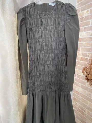 moussy 카키 셔링 긴팔 롱 원피스