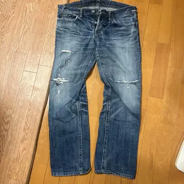 데미지 가공 다크 블루 청바지