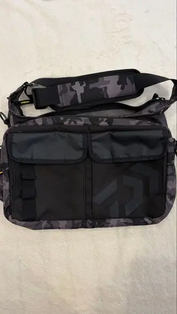 다이와 카모 패턴 낚시용 가방