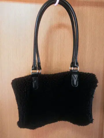 블랙 퍼 숄더백