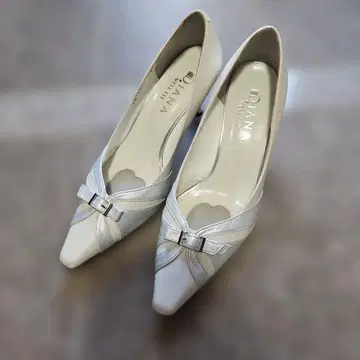 Diana 화이트 하이힐 펌프스 24EE