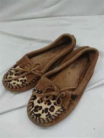 미네통카 343F 레오파드 모카신 여성용 5 사이즈 베이지 계열