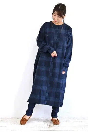 네이비 계열 체크 버튼 셔츠 원피스
