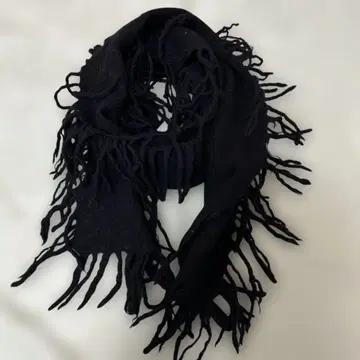 plantation 프린지 장식 블랙 머플러 울