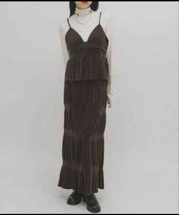 KBF 마조리카 플리츠 세퍼레이트 원피스 다크 브라운