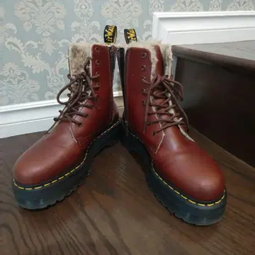 닥터마틴 안쪽 퍼 부츠