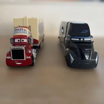 토미카 트레일러 포함 맥퀸 & 잭슨 스톰