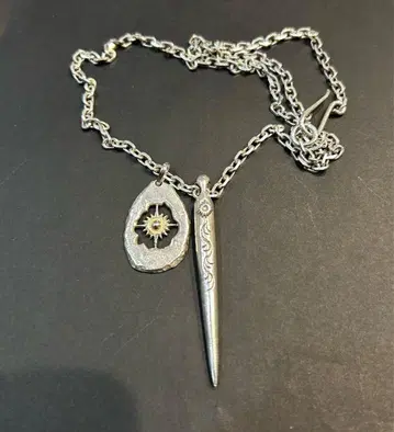 실버 태양 모티브 목걸이