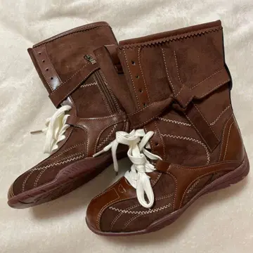 브라운 스웨이드 레이스업 부츠