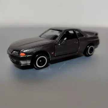 토미카 기프트 NISSAN 스카이라인 R32