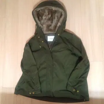 SLOBE 후드 부착 마운틴 파카 올리브 그린