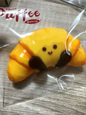 크루아상 해외 스퀴즈