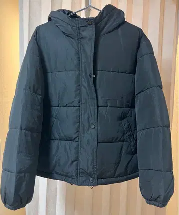 후드 부착 블랙 다운 자켓