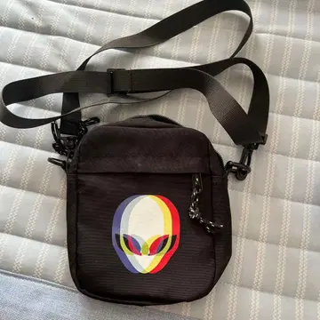 에이리언 파우치