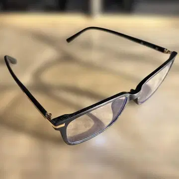 블랙 사각형 안경 메탈 부품 포함