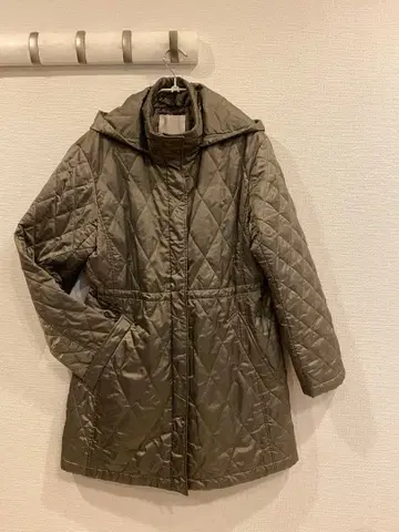 새상품급 자유구 [세탁 가능] 브라이트 퀼트 후드 부착 코트