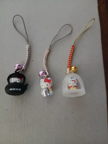 지역 한정 헬로키티 스트랩 세트 3개