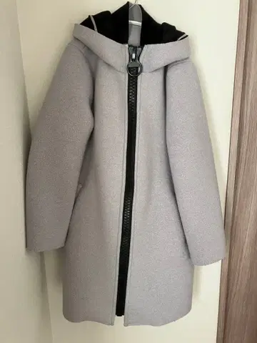 지퍼 디자인 코트