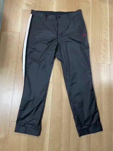 러프앤스웰 블랙 사이드 스트라이프 남성 바지