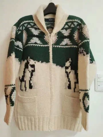 울 코위찬 가디건