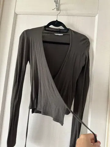 ANGELA DAVIS 다크 브라운 랩 상의 S