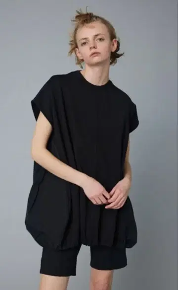 HeRIN.CYE 해린 도트 사이 Egg tops 에그 상의