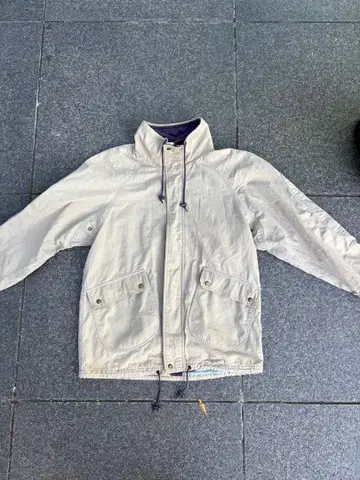 베이지 후드 부착 자켓