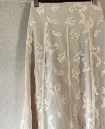 MERCURYDUO 라인 플라워 백 레이스업 자수 스커트