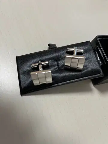 실버 사각형 커프스 단추 수납 케이스 포함